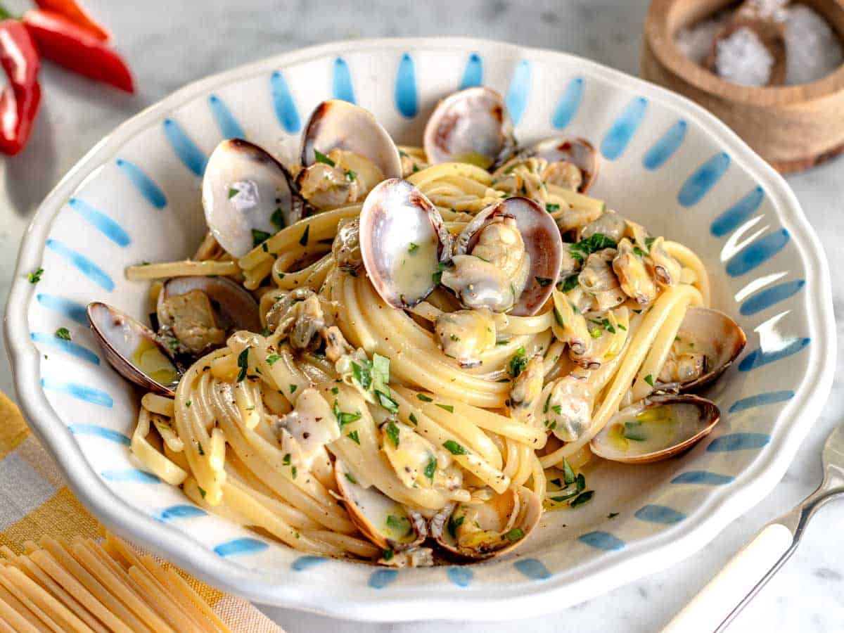 Linguine with clam sauce in a blue bowl