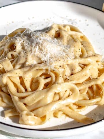 Cacio e pepe.