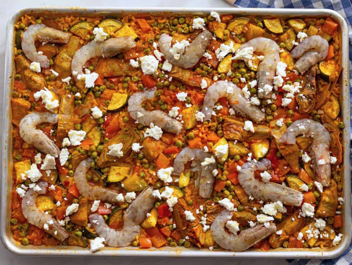 Step 4 Arranging large shrimp and crumbled feta on the baking pan on a single layer.