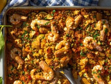 Step 5 Baked shrimp paella after broiling the shrimp on the pan and served with parsley.