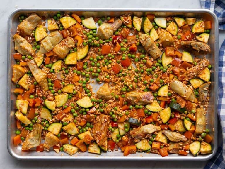Fresh roasted vegetables with herbs, perfect for healthy meals and meal prep. Easy recipe for nutritious and delicious vegetable dishes.