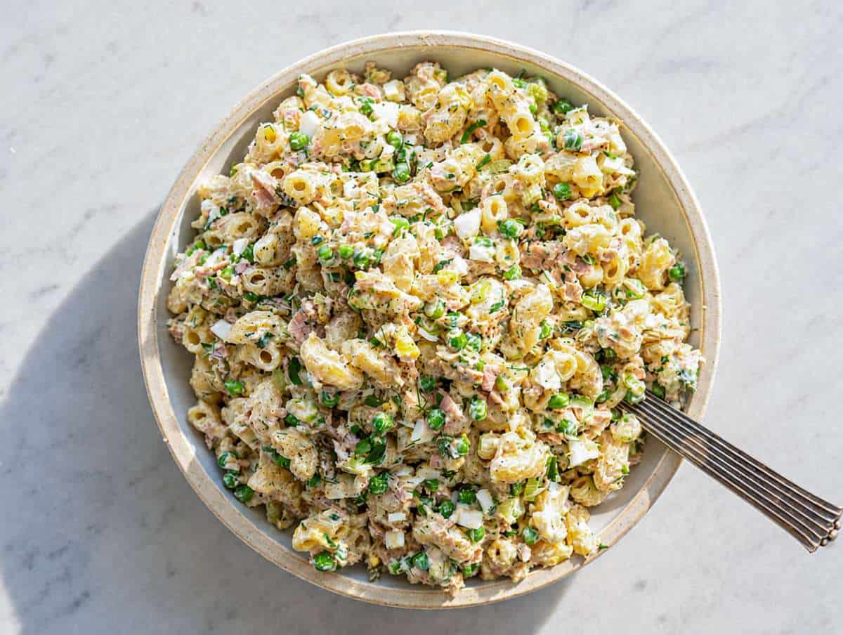Step 4 Tuna macaroni salad mixed until creamy and evenly coated.
