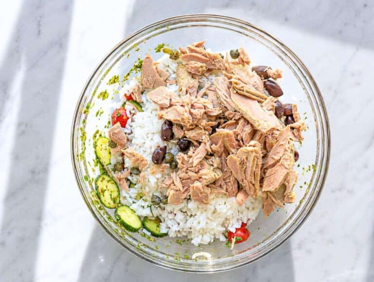 Step 4 Tuna and rice mixed with marinated vegetables.